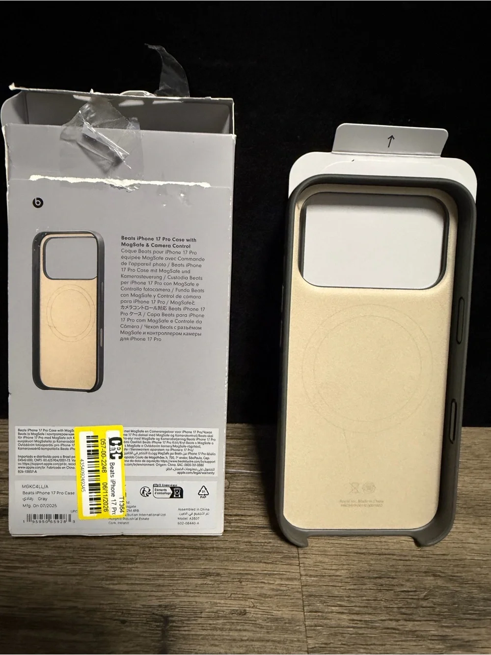 Beats Apple iPhone 17 Pro MagSafe Case Granite Gray Camera Control NWT/NIB